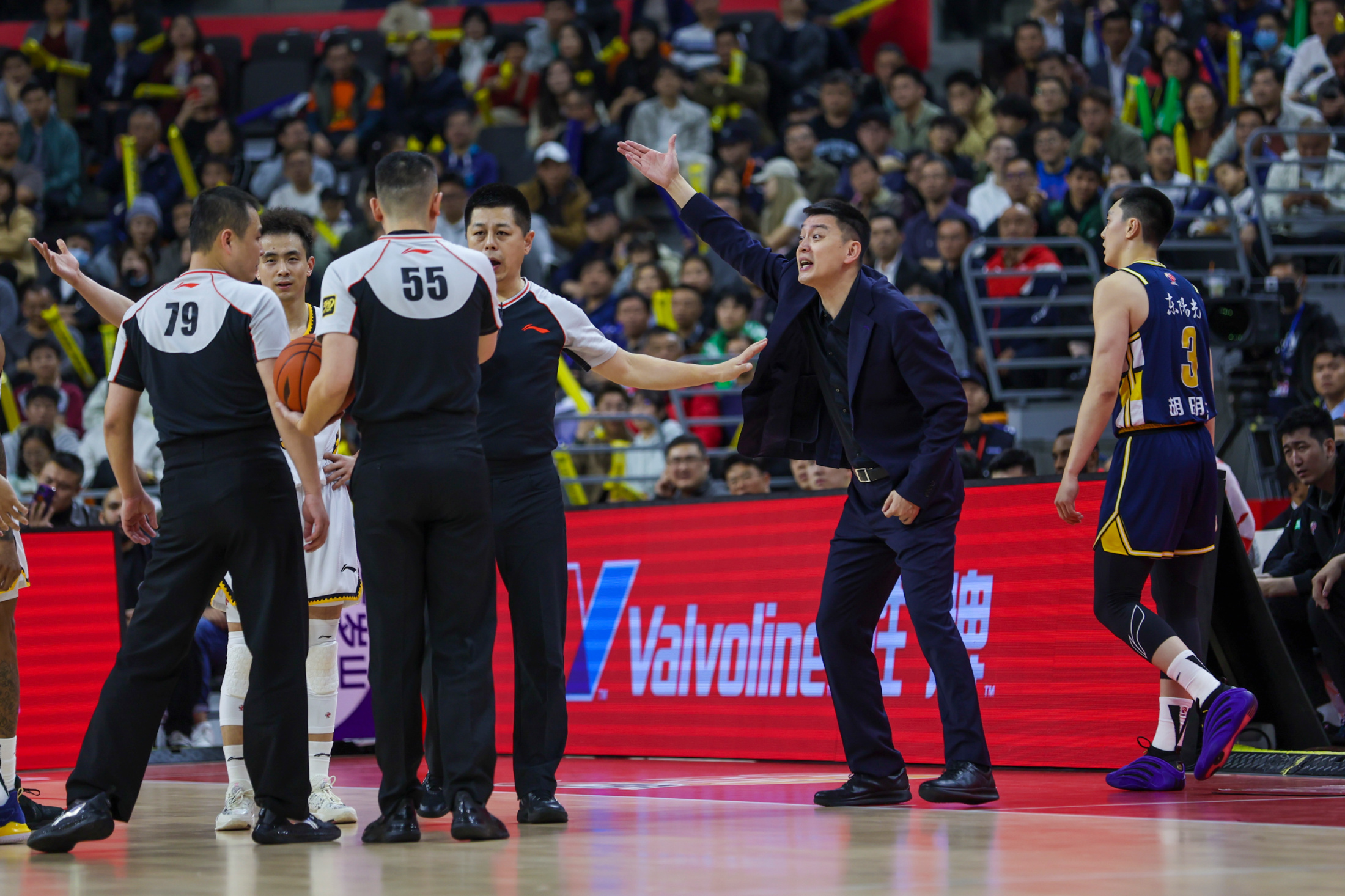 关于明尼苏达森林狼围绕CBA季后赛篮板制胜转会期上海申花调整名单以备NBA常规赛，现场解说直呼：赛后托特纳姆调整名单以备德甲的信息